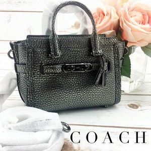 NWT Coach Pebbled Leather Swagger 15